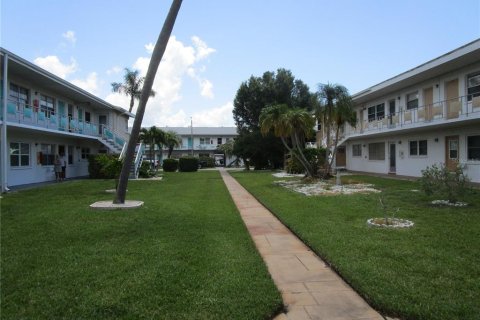 Condo in Saint Petersburg, Florida, 2 bedrooms  № 1798294 - photo 27