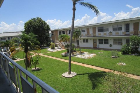 Condo in Saint Petersburg, Florida, 2 bedrooms  № 1798294 - photo 26