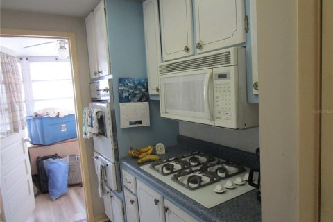 Condo in Saint Petersburg, Florida, 2 bedrooms  № 1798294 - photo 10