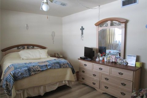 Condo in Saint Petersburg, Florida, 2 bedrooms  № 1798294 - photo 16