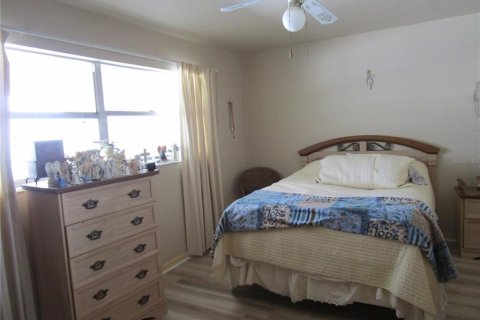 Condo in Saint Petersburg, Florida, 2 bedrooms  № 1798294 - photo 18
