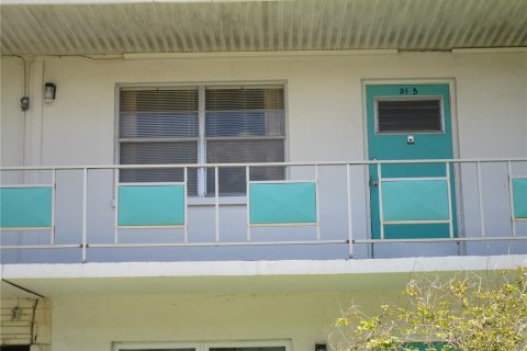 Condo in Saint Petersburg, Florida, 2 bedrooms  № 1798294 - photo 22