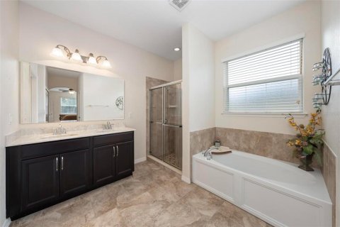 House in Apopka, Florida 3 bedrooms, 198.9 sq.m. № 2403585 - photo 26
