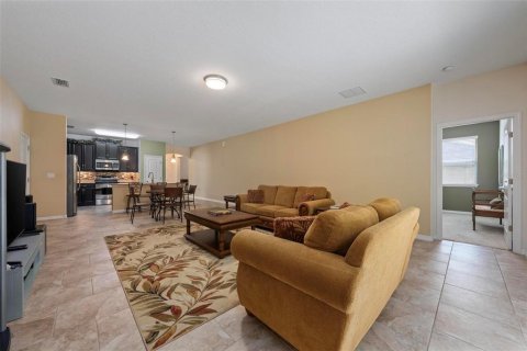 House in Apopka, Florida 3 bedrooms, 198.9 sq.m. № 2403585 - photo 18