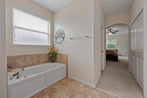 House in Apopka, Florida 3 bedrooms, 198.9 sq.m. № 2403585 - photo 29