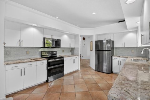 House in Boynton Beach, Florida 3 bedrooms, 223.99 sq.m. № 2172476 - photo 10