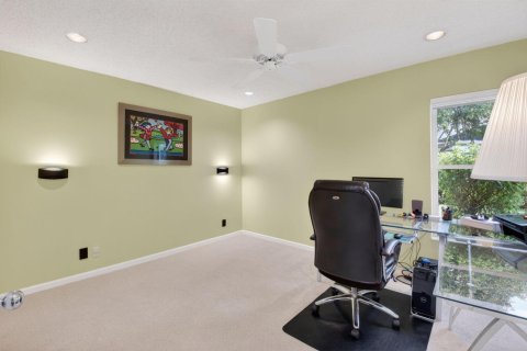 House in Boynton Beach, Florida 3 bedrooms, 223.99 sq.m. № 2172476 - photo 12