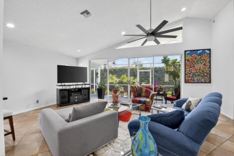 House in Boynton Beach, Florida 3 bedrooms, 223.99 sq.m. № 2172476 - photo 6