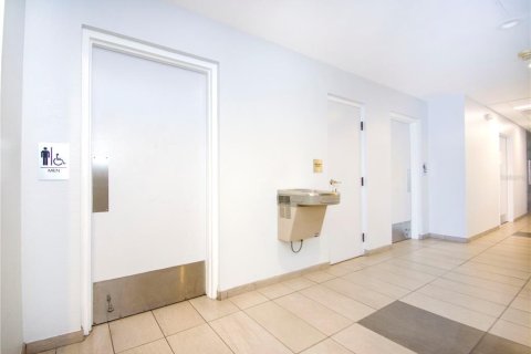 Immobilier commercial à vendre à Tampa, Floride: 146.04 m2 № 1904531 - photo 4