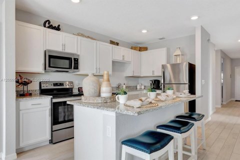 Casa en venta en St. Lucie, Florida, 4 dormitorios, 150.78 m2 № 2066829 - foto 3