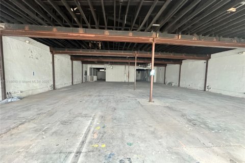 Immobilier commercial à vendre à Hollywood, Floride № 2012382 - photo 11