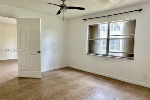 Copropriété à vendre à Lauderhill, Floride: 2 chambres, 111.48 m2 № 2004964 - photo 8