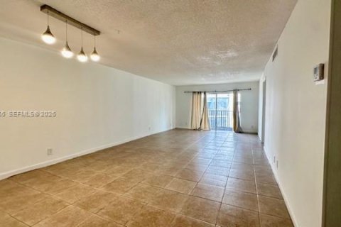 Copropriété à vendre à Lauderhill, Floride: 2 chambres, 111.48 m2 № 2004964 - photo 5