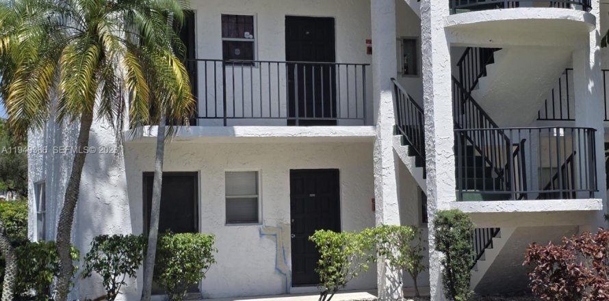 Condo in Lauderhill, Florida, 2 bedrooms  № 2004964
