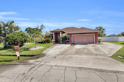 Villa ou maison à Port St. Lucie, Floride 4 chambres, 216.28 m2 № 2350738