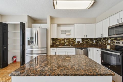 House in Gibsonton, Florida 4 bedrooms, 190.45 sq.m. № 1847092 - photo 22