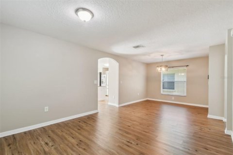 House in Gibsonton, Florida 4 bedrooms, 190.45 sq.m. № 1847092 - photo 9