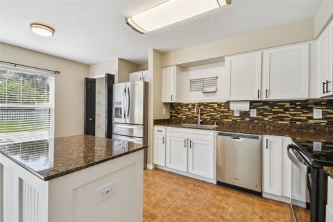 House in Gibsonton, Florida 4 bedrooms, 190.45 sq.m. № 1847092 - photo 21