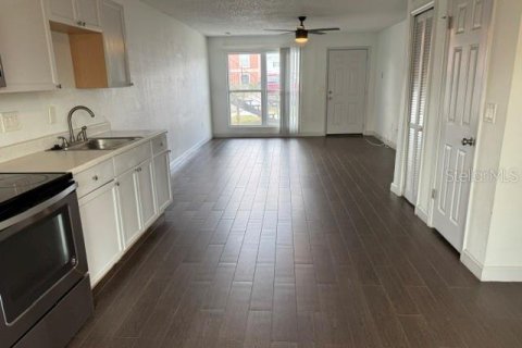 Condominio en alquiler en Orlando, Florida, 2 dormitorios, 78.97 m2 № 2283794 - foto 3