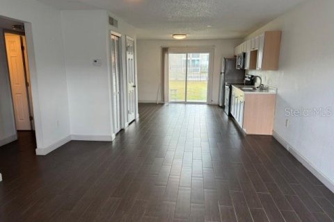 Condominio en alquiler en Orlando, Florida, 2 dormitorios, 78.97 m2 № 2283794 - foto 2
