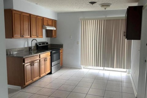 Villa ou maison à louer à Lake Worth, Floride: 3 chambres, 161.28 m2 № 2084586 - photo 2