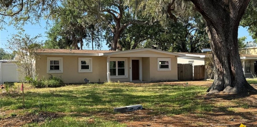 House in Tampa, Florida 3 bedrooms, 126.35 sq.m. № 1642109