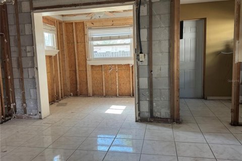 House in Tampa, Florida 3 bedrooms, 126.35 sq.m. № 1642109 - photo 3