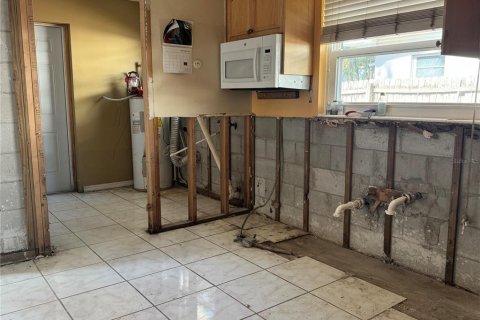 House in Tampa, Florida 3 bedrooms, 126.35 sq.m. № 1642109 - photo 4