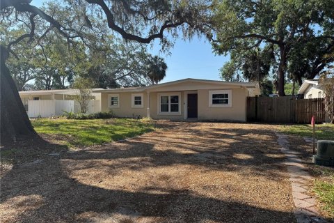 House in Tampa, Florida 3 bedrooms, 126.35 sq.m. № 1642109 - photo 9