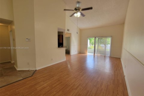 Condo in Oakland Park, Florida, 2 bedrooms  № 1713401 - photo 2
