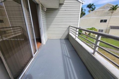 Condo in Oakland Park, Florida, 2 bedrooms  № 1713401 - photo 20