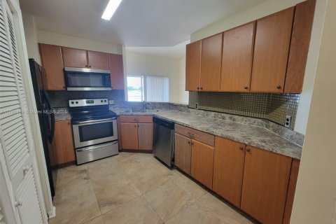 Condo in Oakland Park, Florida, 2 bedrooms  № 1713401 - photo 6
