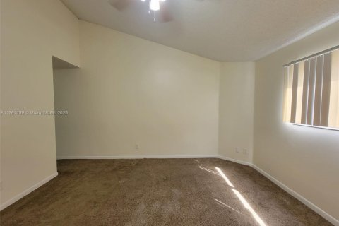 Condo in Oakland Park, Florida, 2 bedrooms  № 1713401 - photo 13