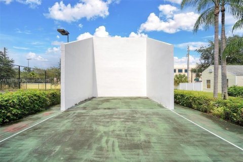 Condo in Oakland Park, Florida, 2 bedrooms  № 1713401 - photo 28