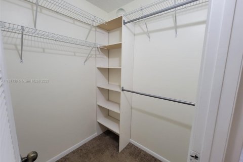 Condo in Oakland Park, Florida, 2 bedrooms  № 1713401 - photo 17