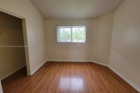 Condo in Oakland Park, Florida, 2 bedrooms  № 1713401 - photo 10