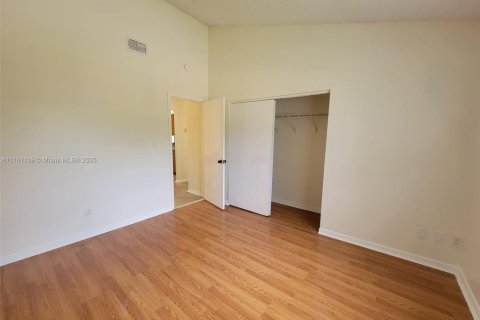 Condo in Oakland Park, Florida, 2 bedrooms  № 1713401 - photo 9