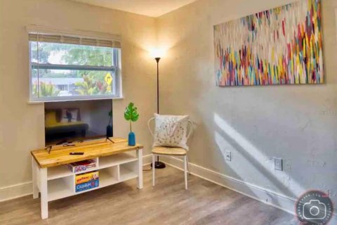House in Sarasota, Florida 3 bedrooms, 112.23 sq.m. № 2155190 - photo 3