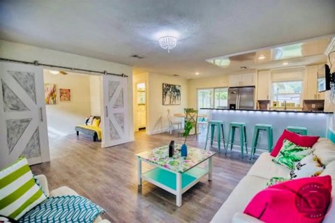 House in Sarasota, Florida 3 bedrooms, 112.23 sq.m. № 2155190