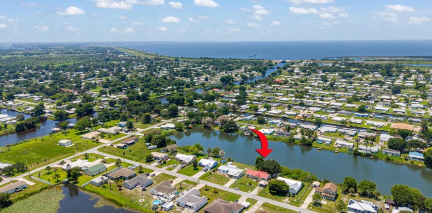Casa en Okeechobee, Florida 3 dormitorios, 166.48 m2 № 2087921