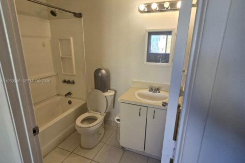 Condominio en alquiler en Miami, Florida, 2 dormitorios, 95.69 m2 № 2031877 - foto 11