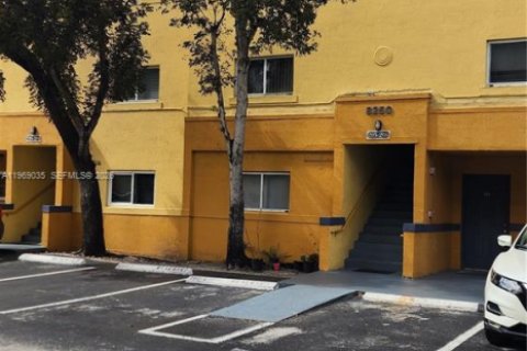 Condominio en alquiler en Miami, Florida, 2 dormitorios, 95.69 m2 № 2031877 - foto 2