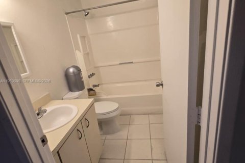 Condominio en alquiler en Miami, Florida, 2 dormitorios, 95.69 m2 № 2031877 - foto 12