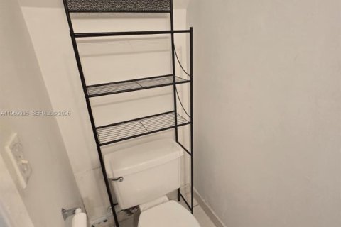 Condominio en alquiler en Miami, Florida, 2 dormitorios, 95.69 m2 № 2031877 - foto 7