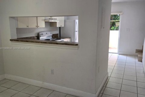 Condominio en alquiler en Miami, Florida, 2 dormitorios, 95.69 m2 № 2031877 - foto 5