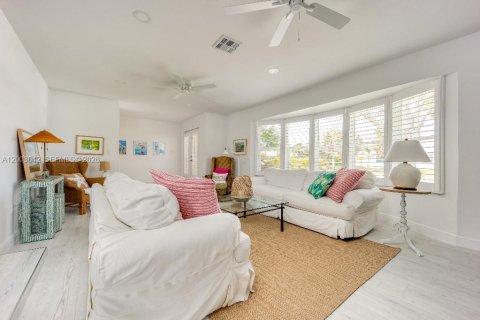 House in St. Lucie, Florida 3 bedrooms, 200.02 sq.m. № 2069109 - photo 23