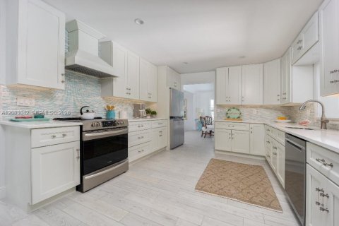 House in St. Lucie, Florida 3 bedrooms, 200.02 sq.m. № 2069109 - photo 9