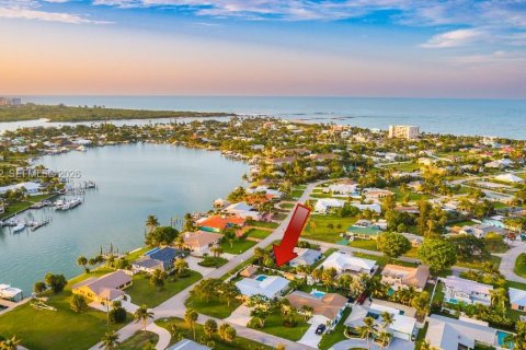 House in St. Lucie, Florida 3 bedrooms, 200.02 sq.m. № 2069109 - photo 5