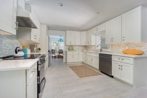 House in St. Lucie, Florida 3 bedrooms, 200.02 sq.m. № 2069109 - photo 10