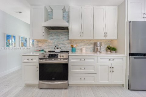 House in St. Lucie, Florida 3 bedrooms, 200.02 sq.m. № 2069109 - photo 11